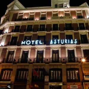Sur la droite le C.M. de Aurbnb Espagne