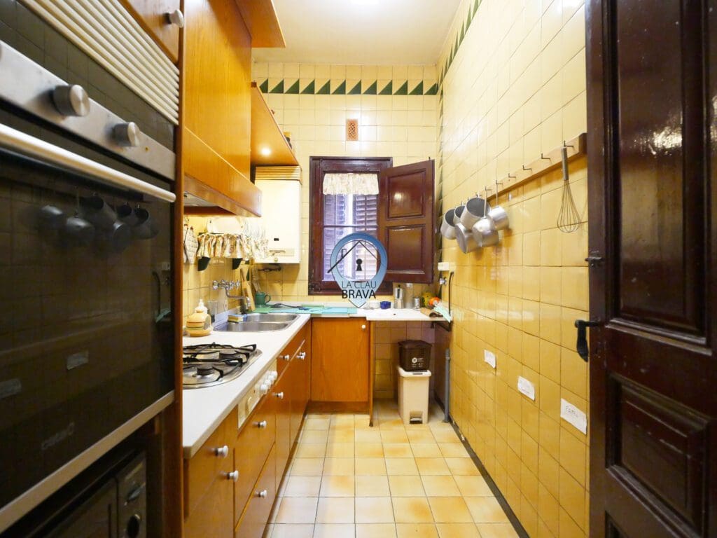 Maison moderniste à Caldes de Malavella : cuisine