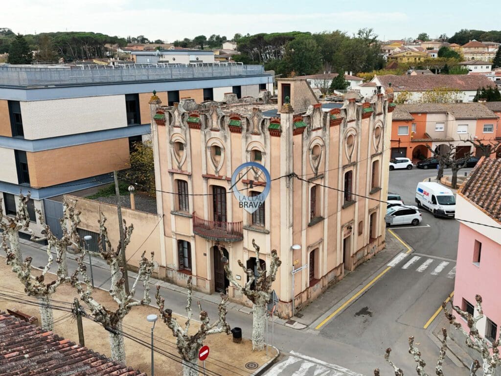 Maison moderniste à Caldes de Malavella 