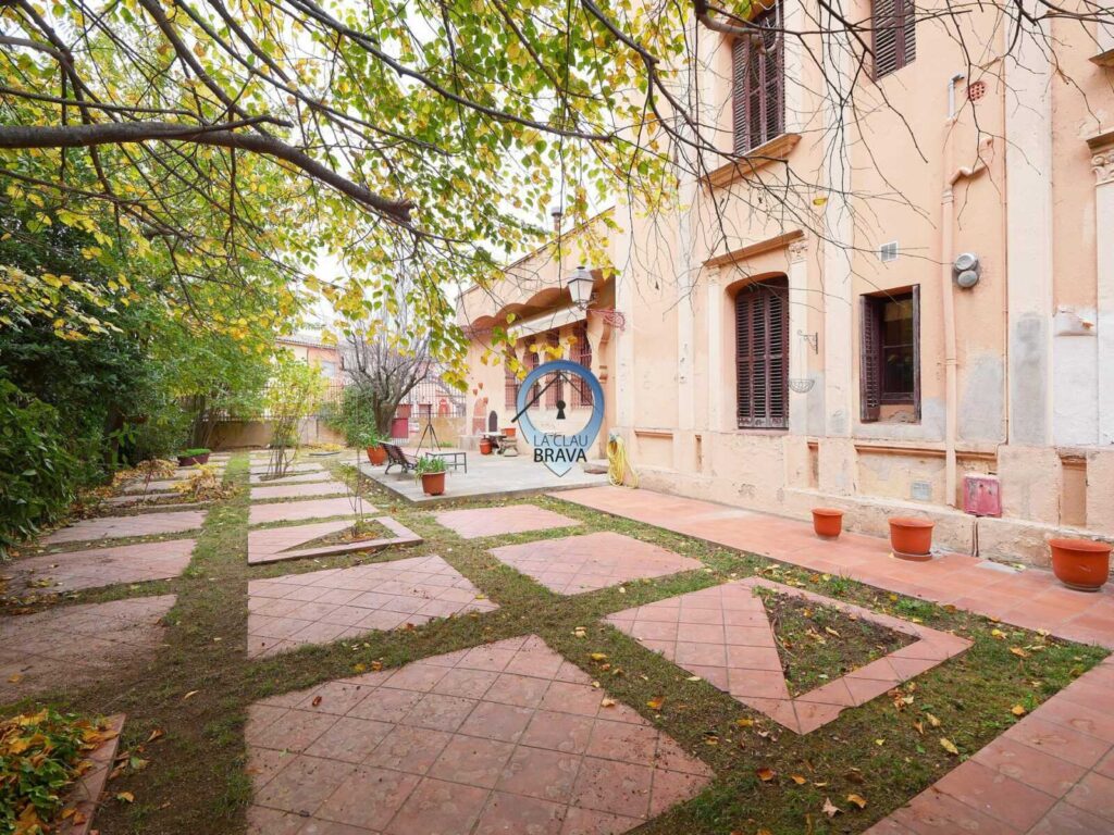 Maison moderniste à Caldes de Malavella 