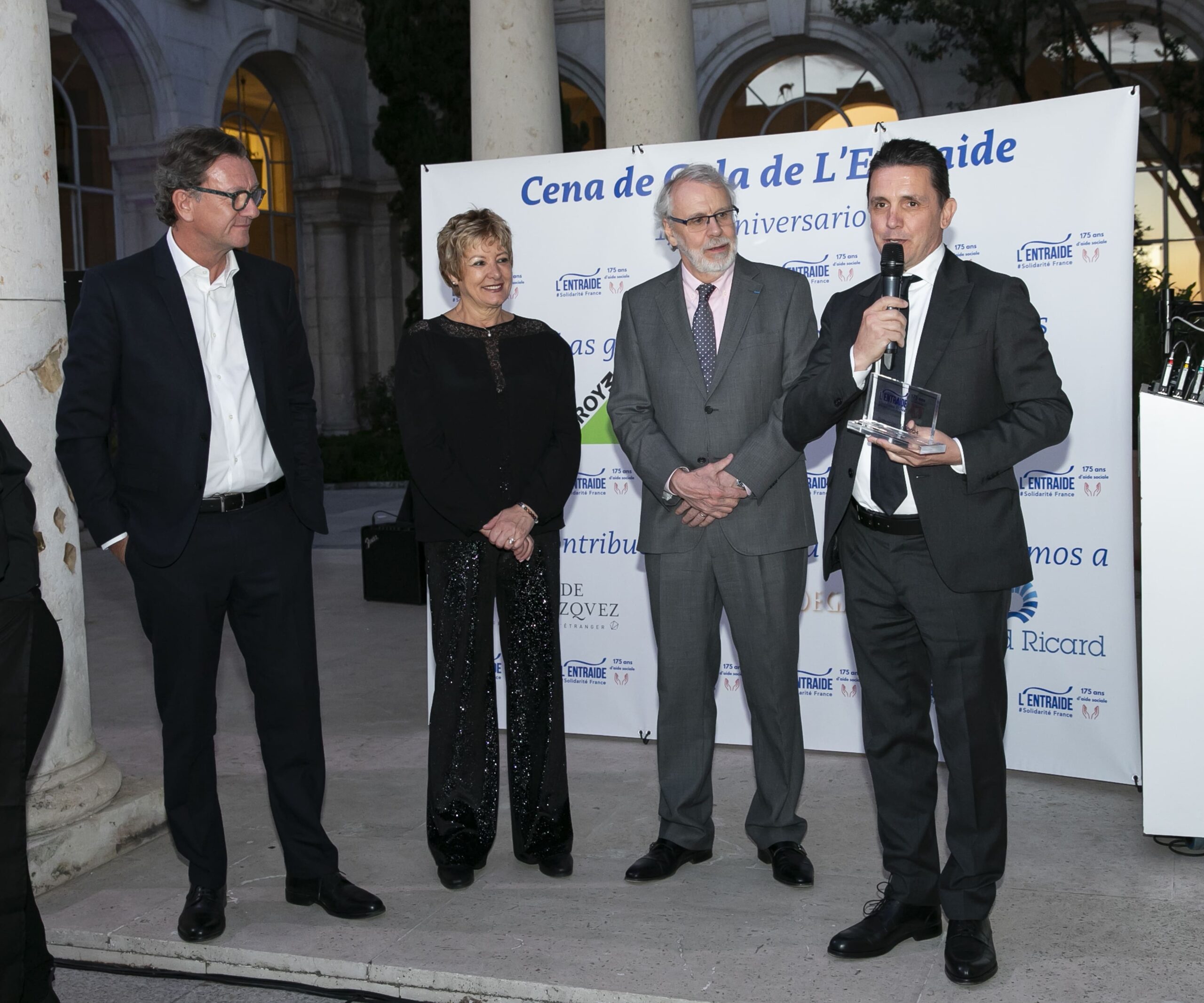 fotojuliarobles@gmail.com