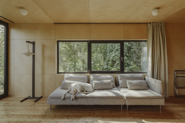 El interior tiene unos 54 m2