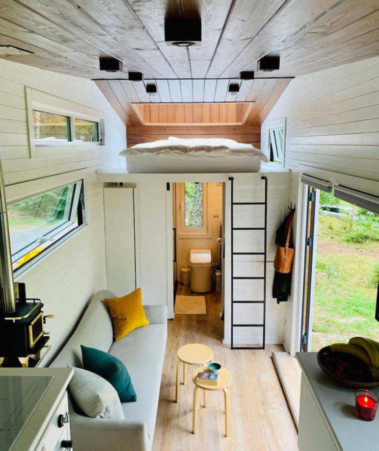 Interior de una casa prefabricada móvil de Solidbud / Solidbud