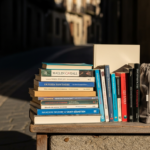 Saint-Sébastien célèbre la Journée du Livre avec des réductions, des dédicaces, des itinéraires littéraires et des prix pour les jeunes lecteurs.