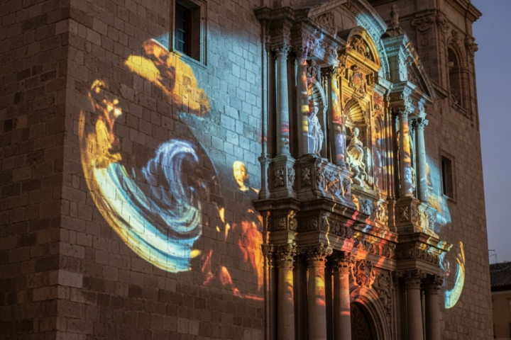Un 'videomapping' recrée la vie de Goya pour inaugurer les Fiestas Goyescas à Saragosse.