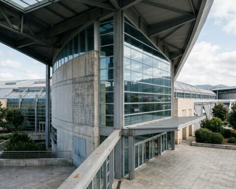 La famille Otto met en vente le plus grand centre commercial des Asturies pour 350 millions d'euros.